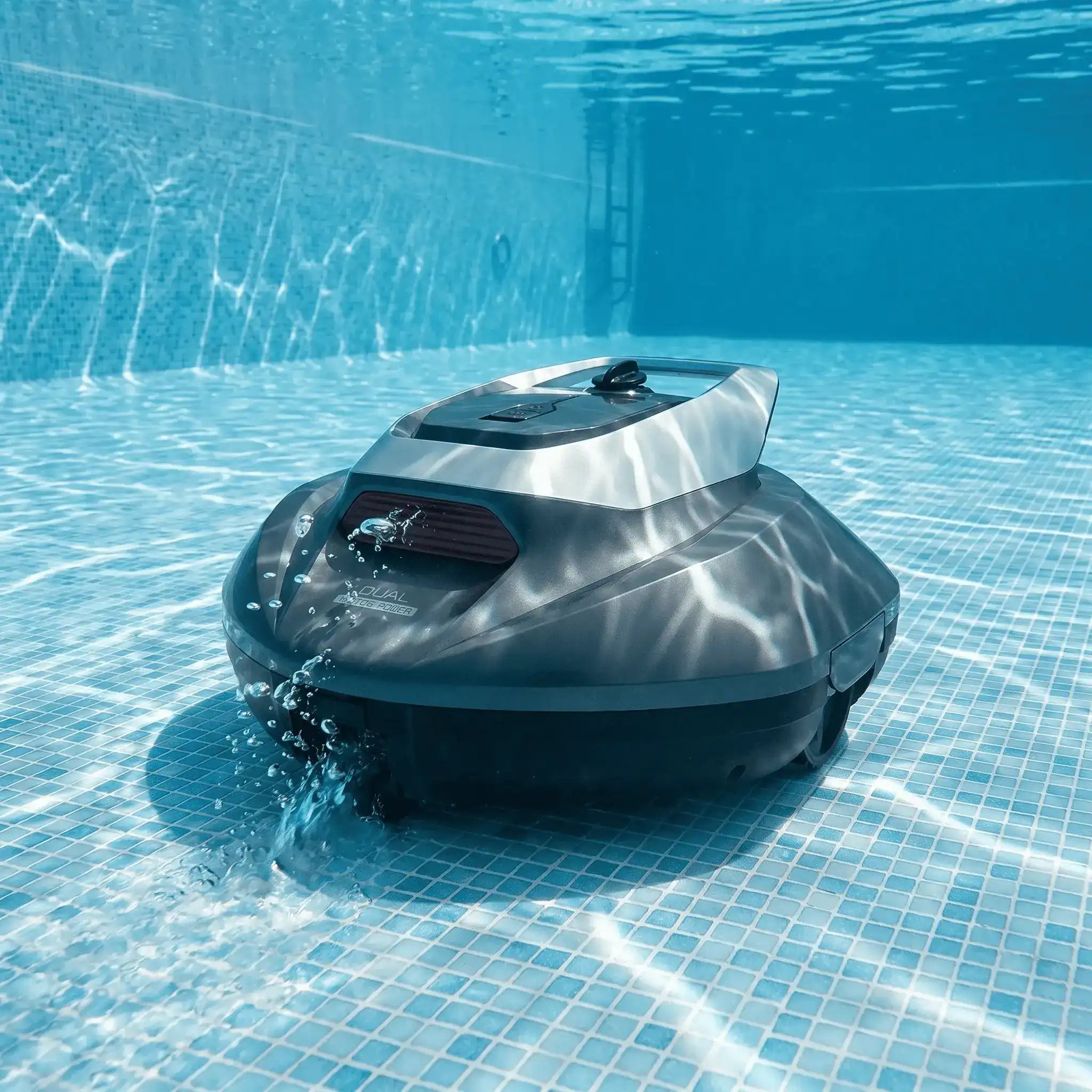 Zwembadrobot met dubbele motoren, 90 minuten gebruiksduur en bereik tot 80 m²